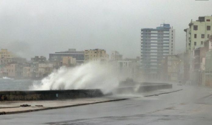 Cuba-se-alista-en-mal-momento